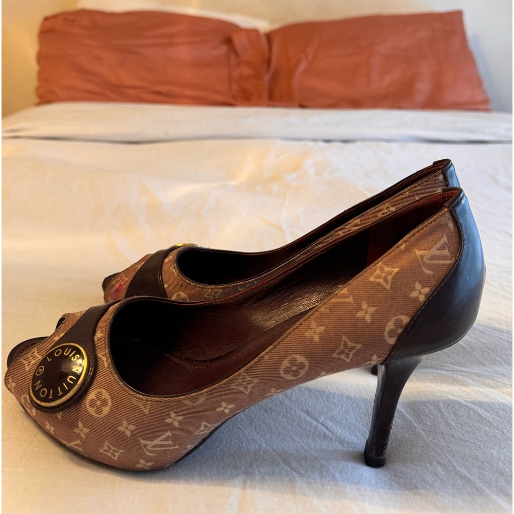 Vintage Paris Louis Vuitton Monogram Heels, Originally cost $900. - Picture 3 of 7